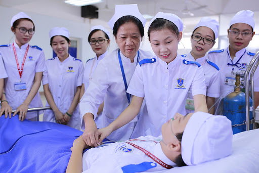 TUYỂN SINH LỚP TRUNG CẤP NGÀNH ĐIỀU DƯỠNG